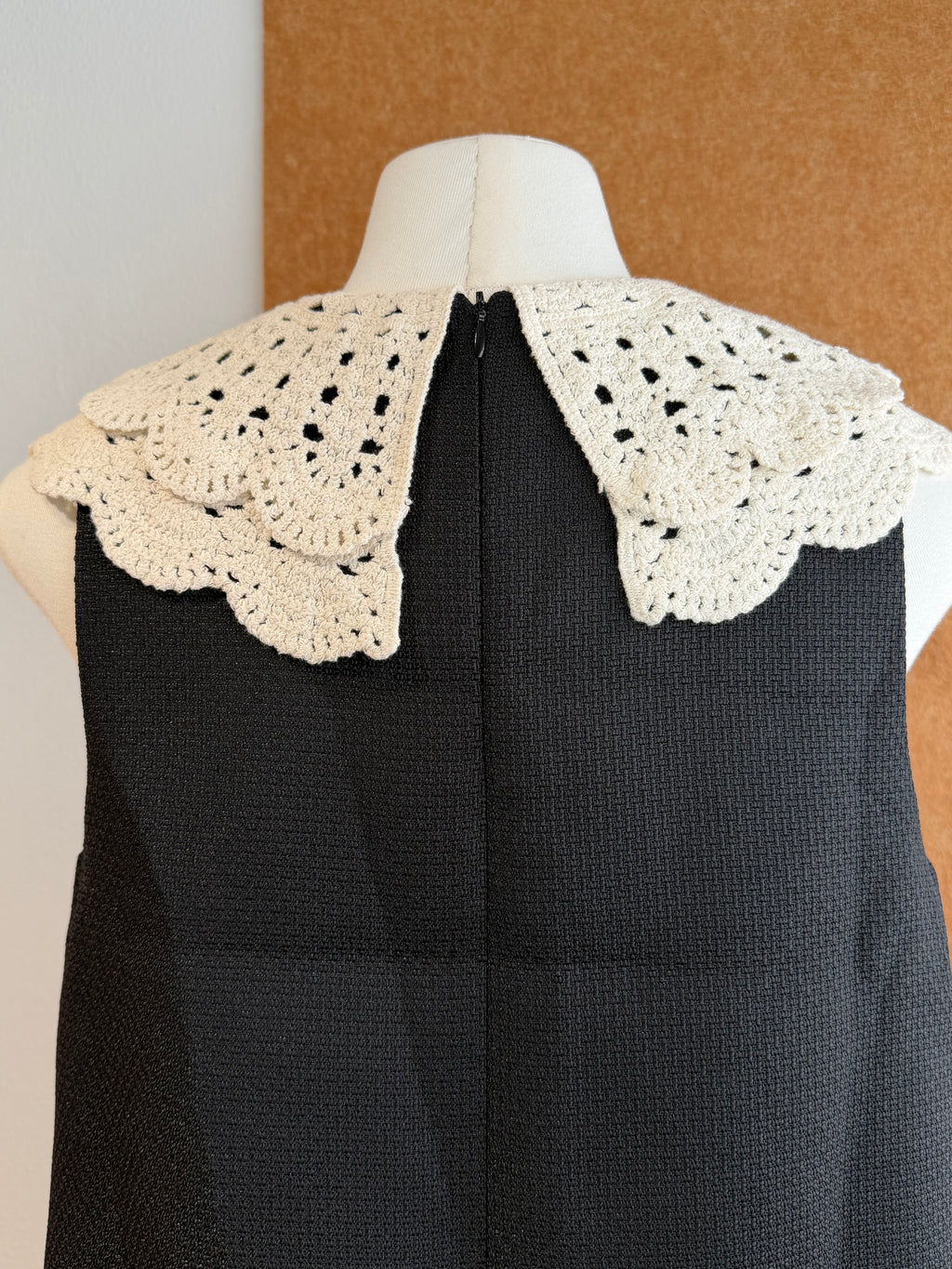 Oversized Crochet-Collar Textured Sleeveless Crop Top | Tova