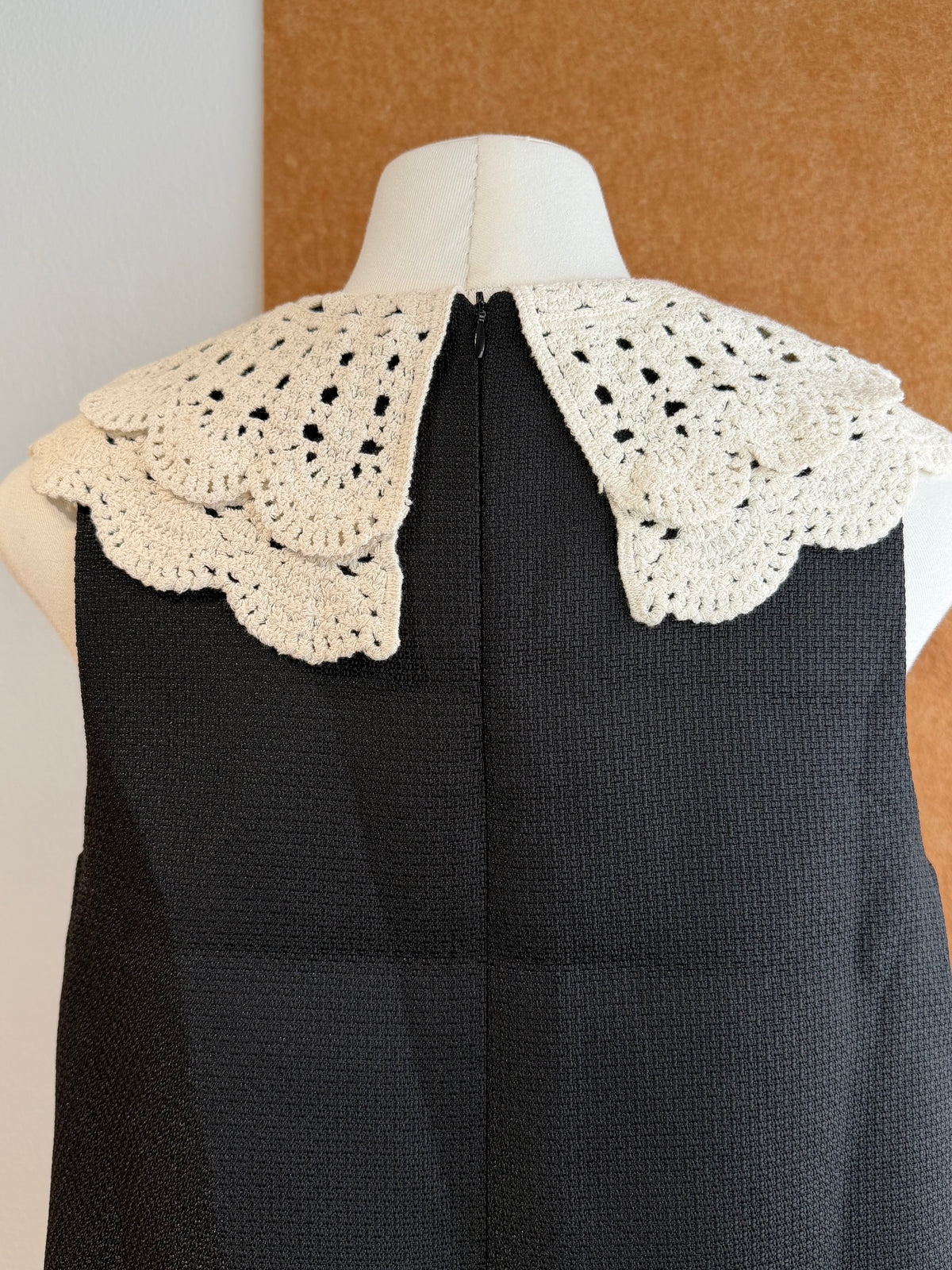 Oversized Crochet-Collar Textured Sleeveless Crop Top | Tova