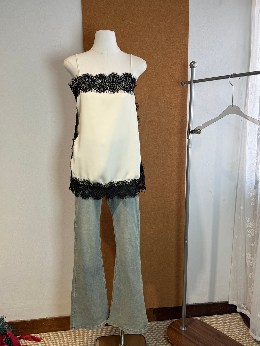 Eyelash Lace Trim Satin Cami | Anwen