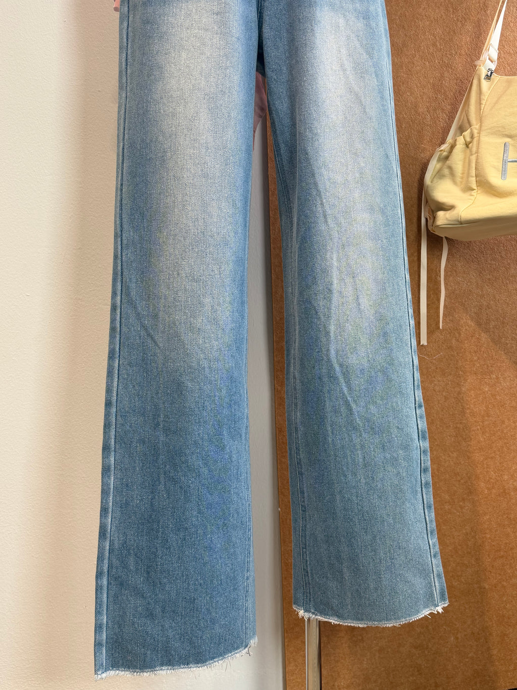 Light-Wash Wide-Leg Jeans | Cookie Bottom