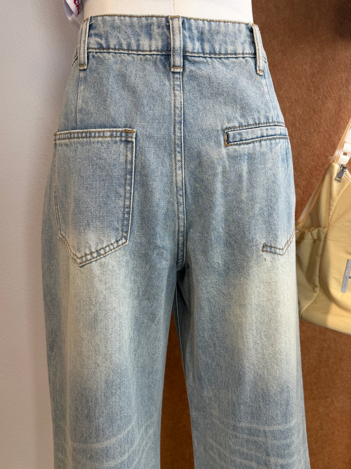Light-Wash Wide-Leg Jeans | Berry Bottom