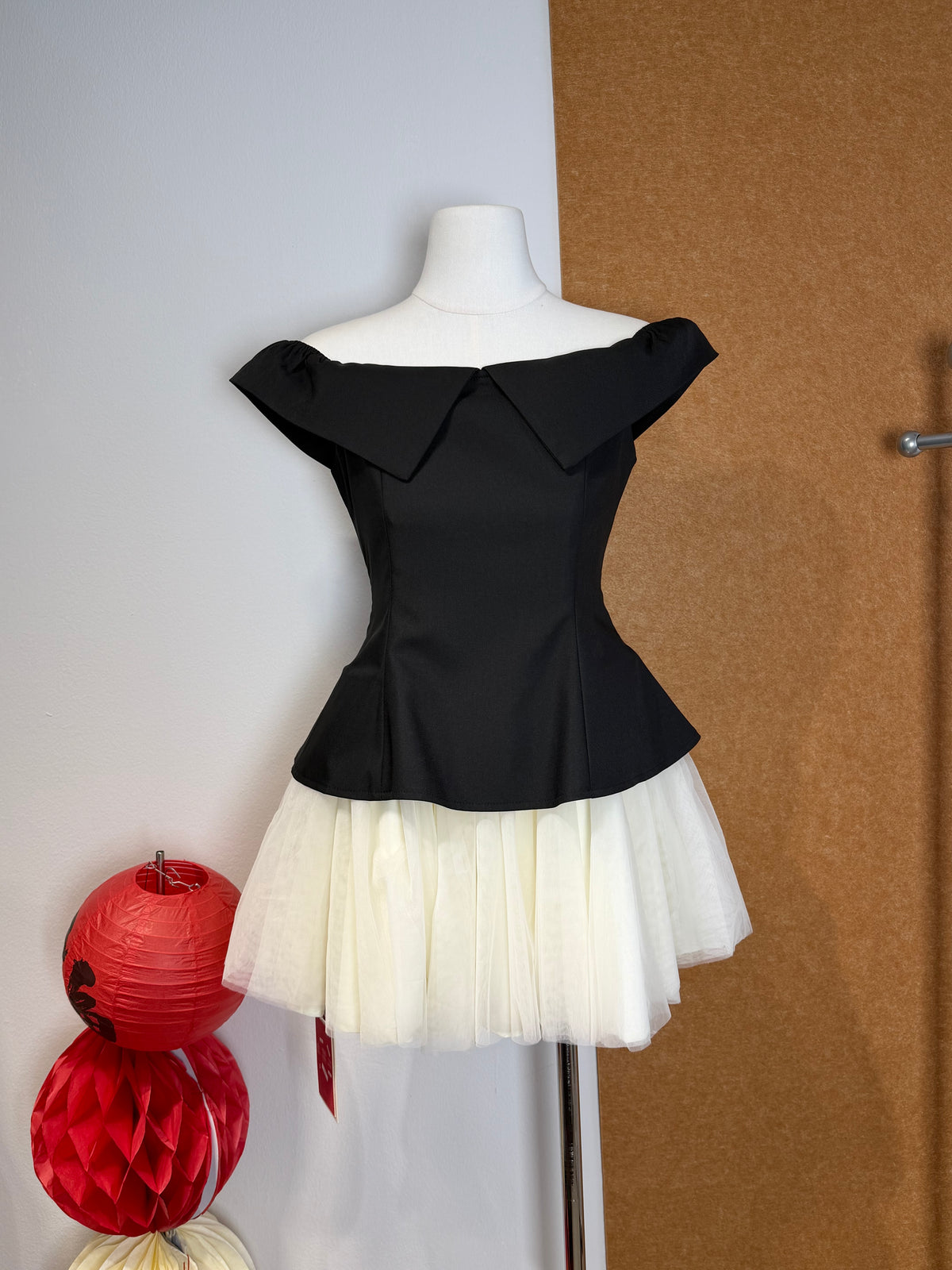 Oversized Collar Off-Shoulder Peplum Tulle Mini Dress | Jessa
