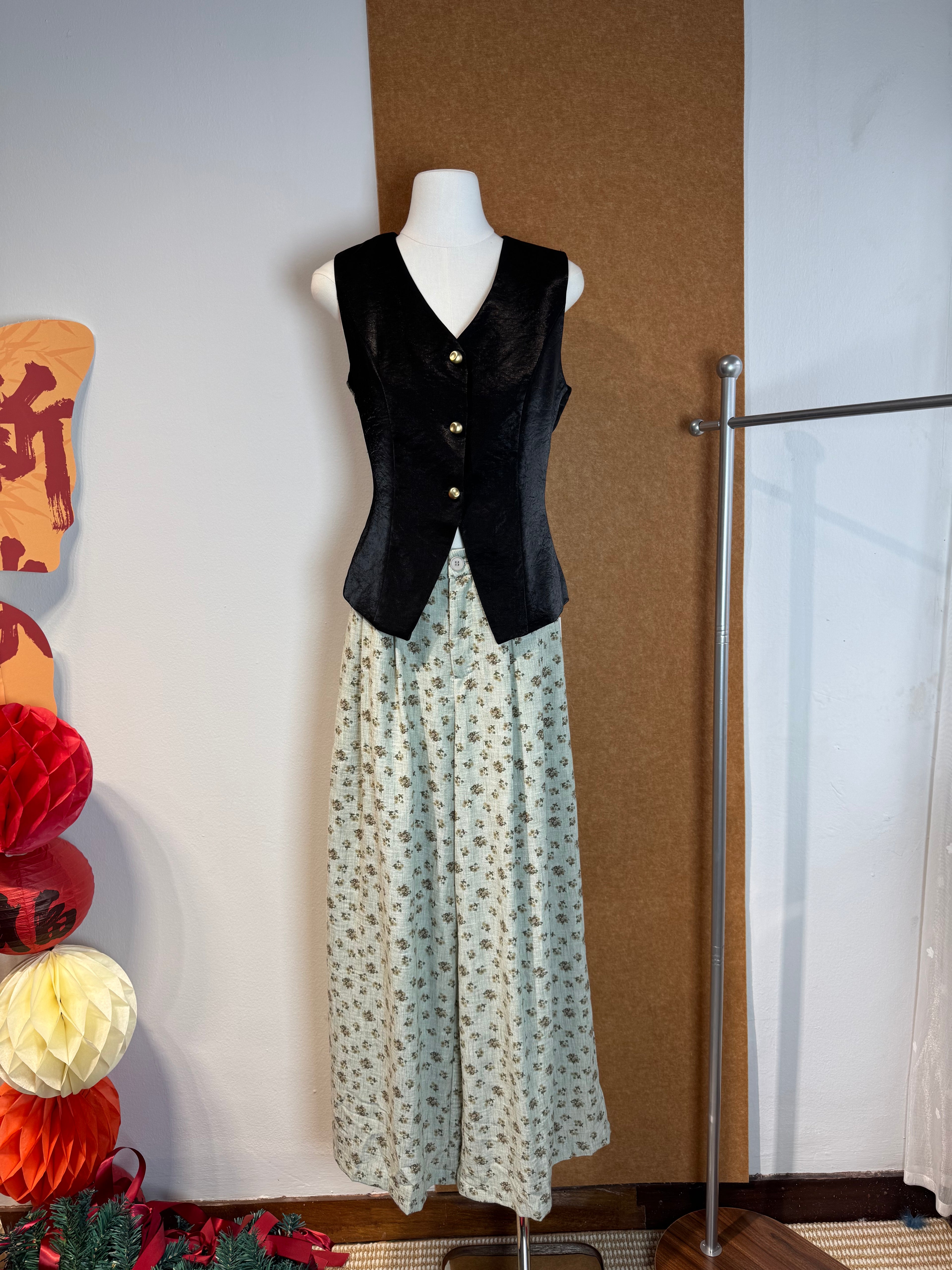 High-Waist Pleated Wide-Leg Floral Trousers | Holly