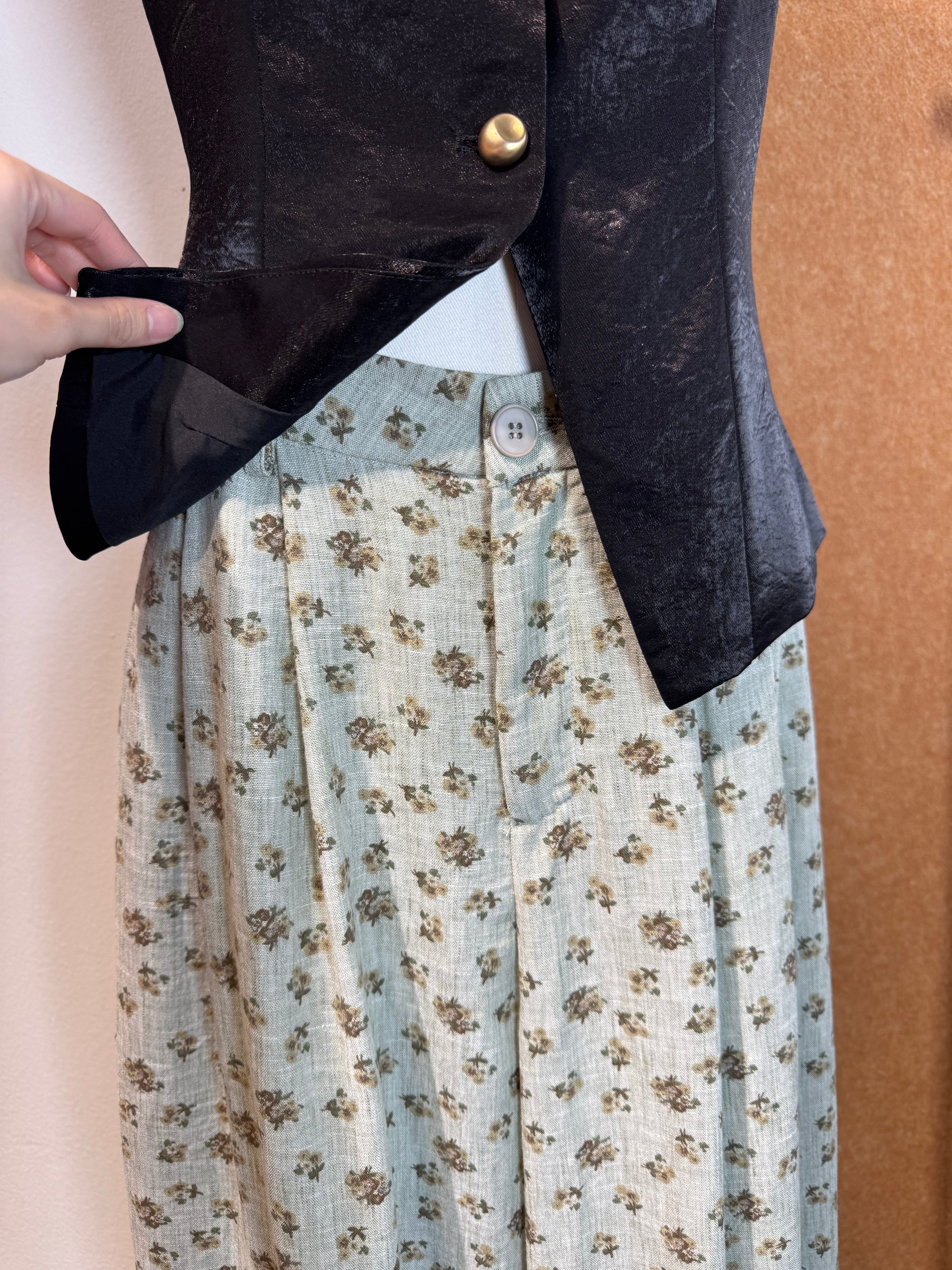 High-Waist Pleated Wide-Leg Floral Trousers | Holly