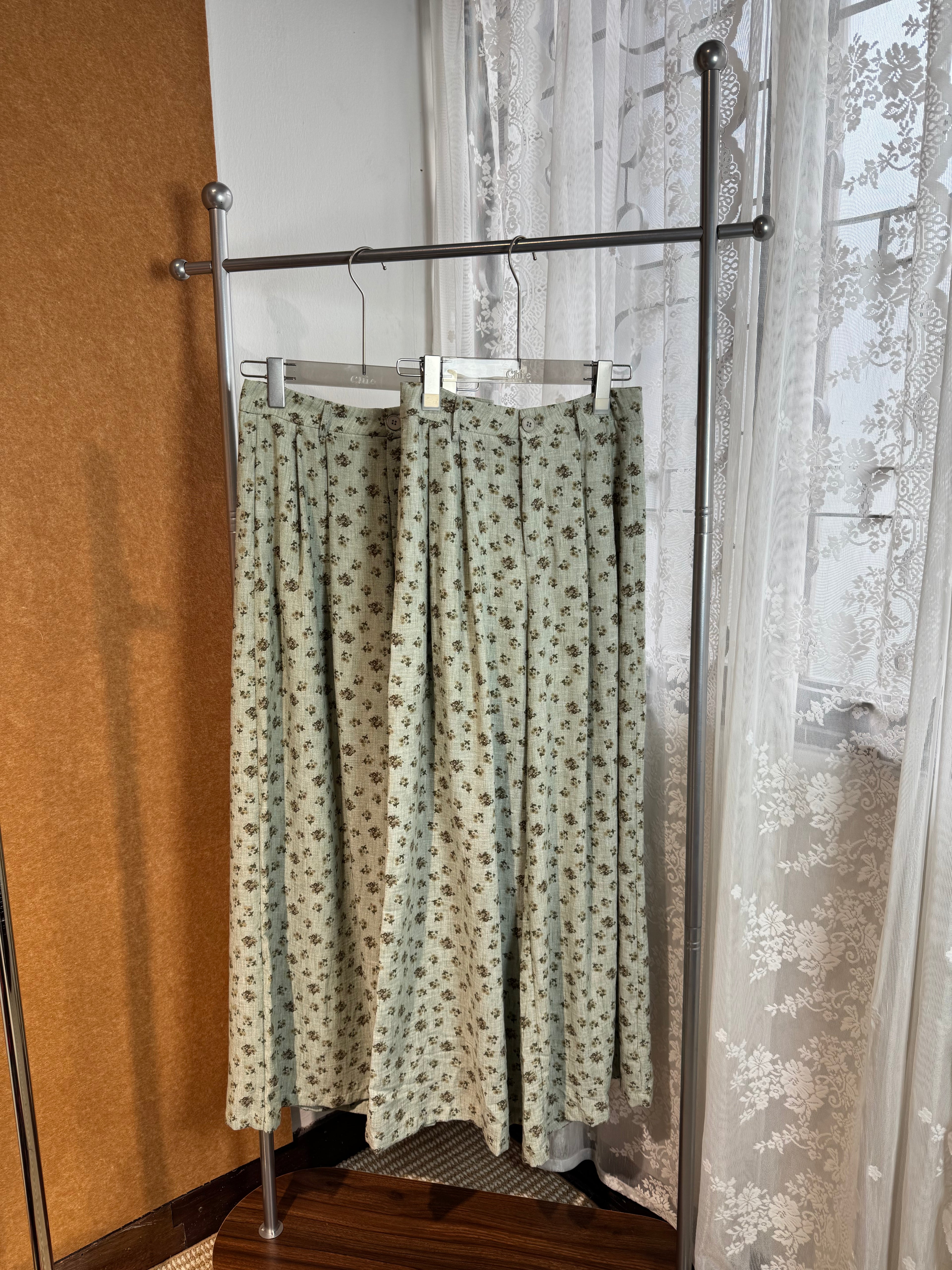 High-Waist Pleated Wide-Leg Floral Trousers | Holly