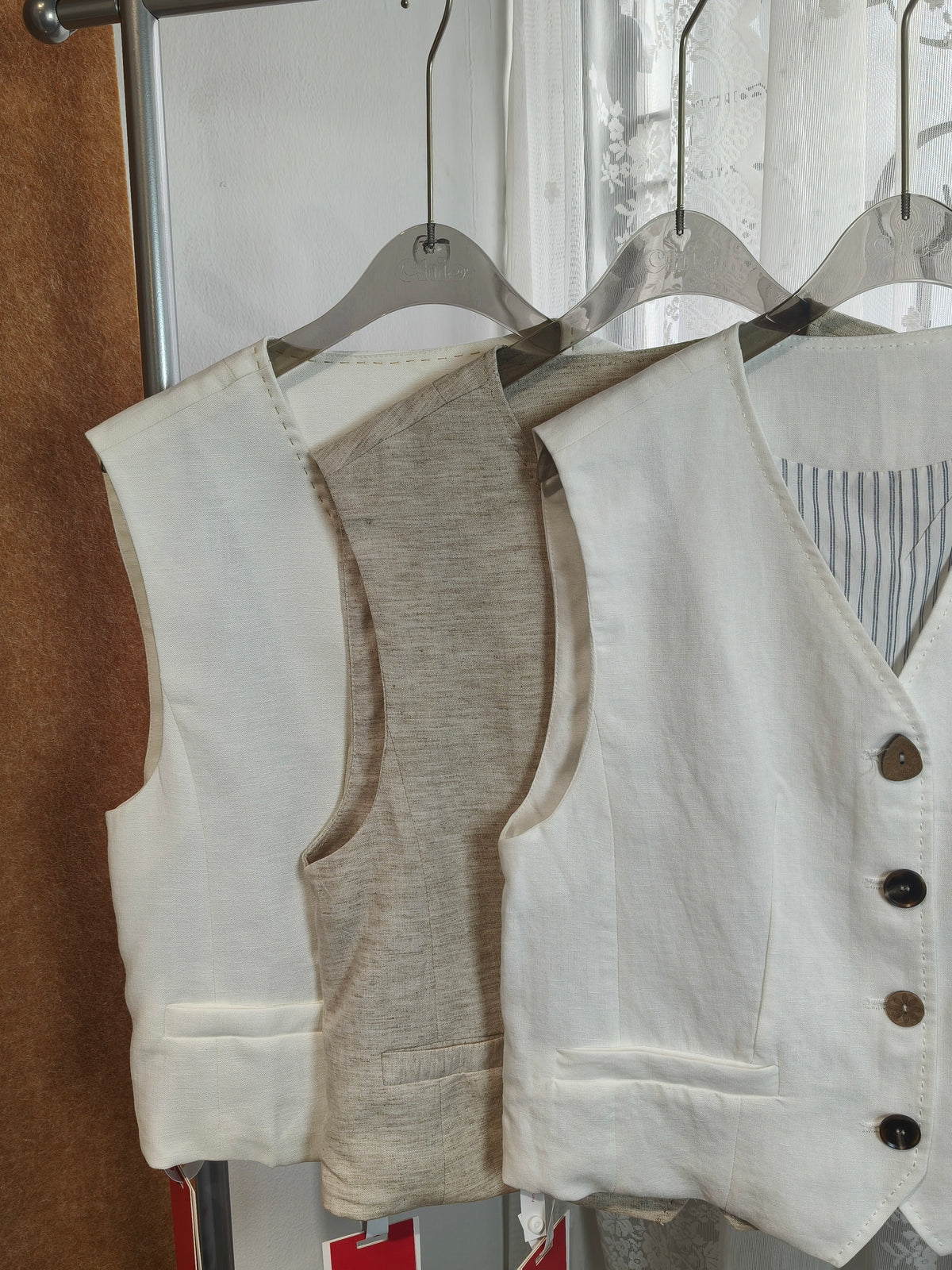 Linen V-Neck Wood-Button Cropped Vest | Madeline