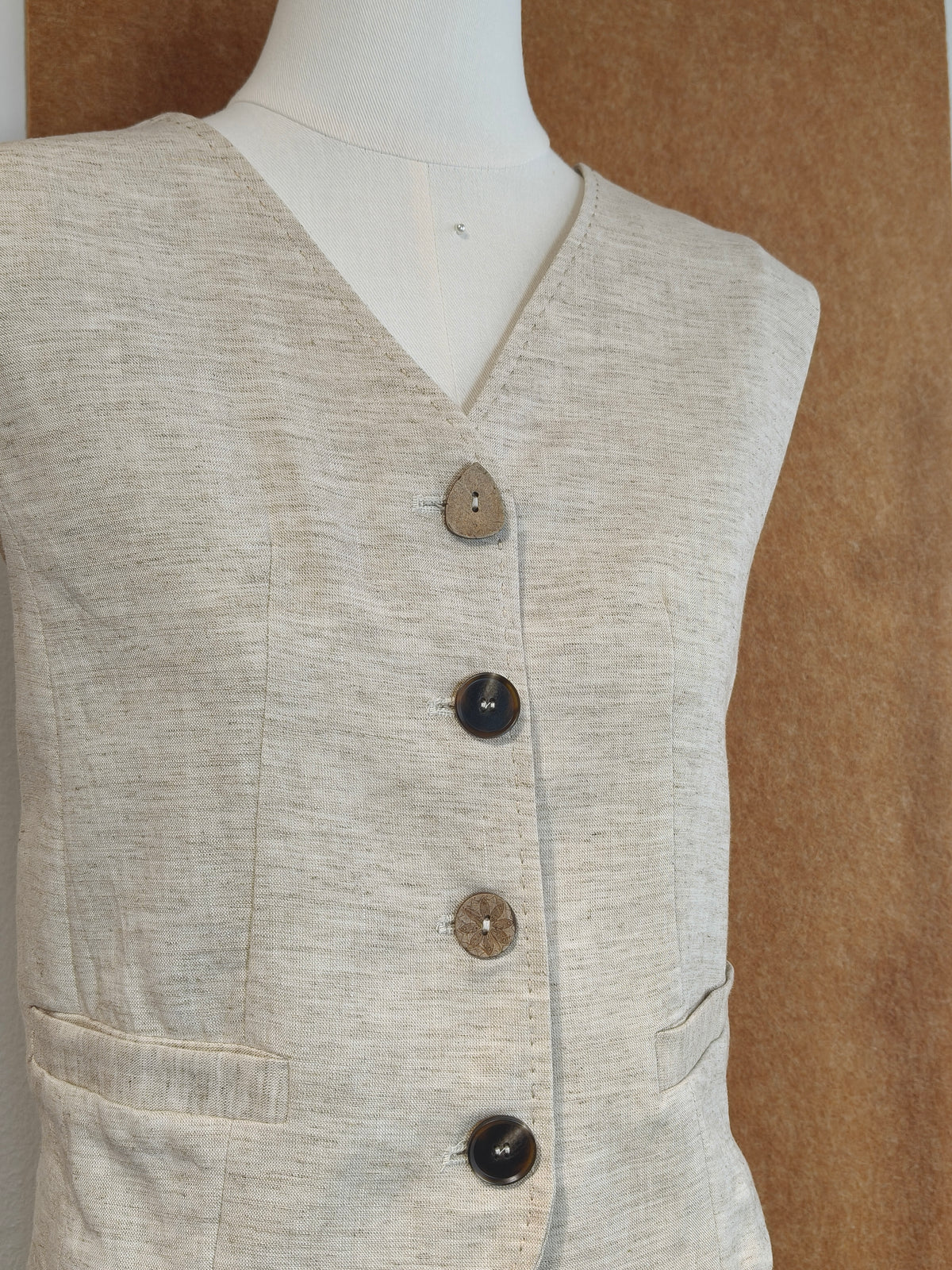 Linen V-Neck Wood-Button Cropped Vest | Madeline