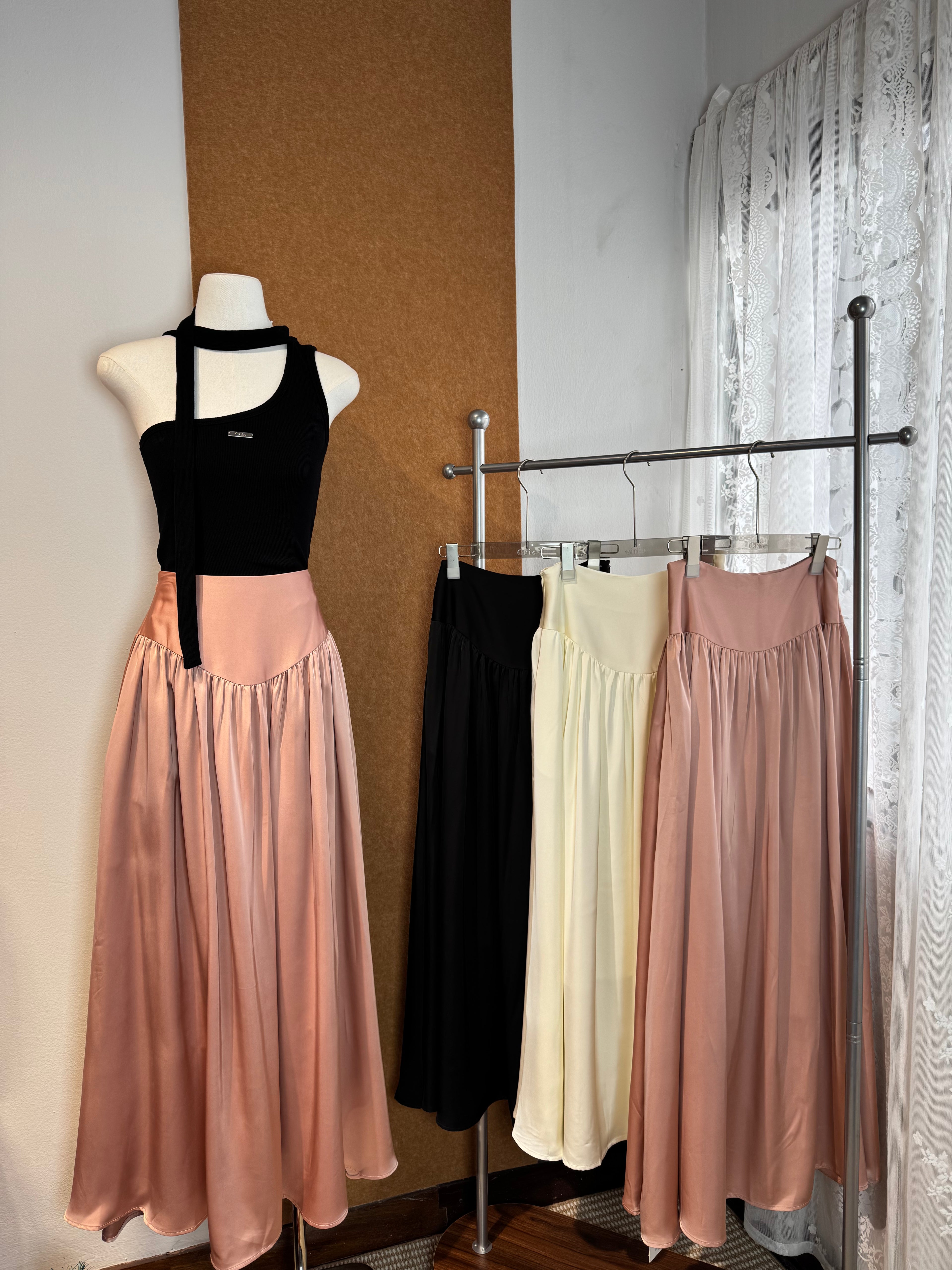 Satin Full-Volume Gathered Maxi Skirt | Airy