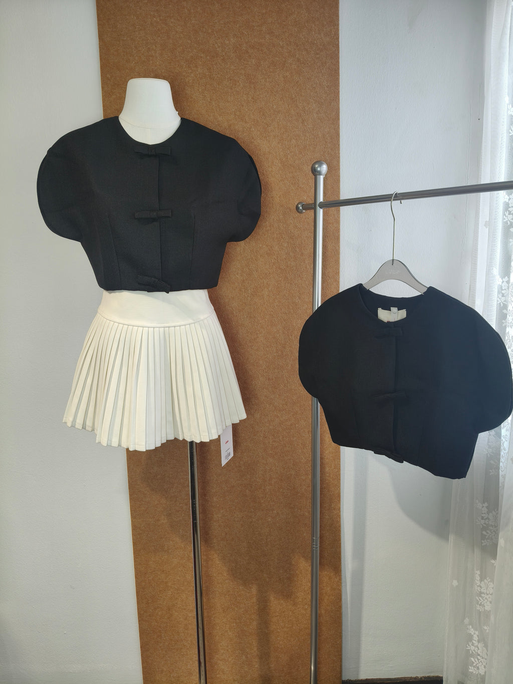 Neo-Chinese Frog-Button Puff-Sleeve Cropped Top | Kinsley