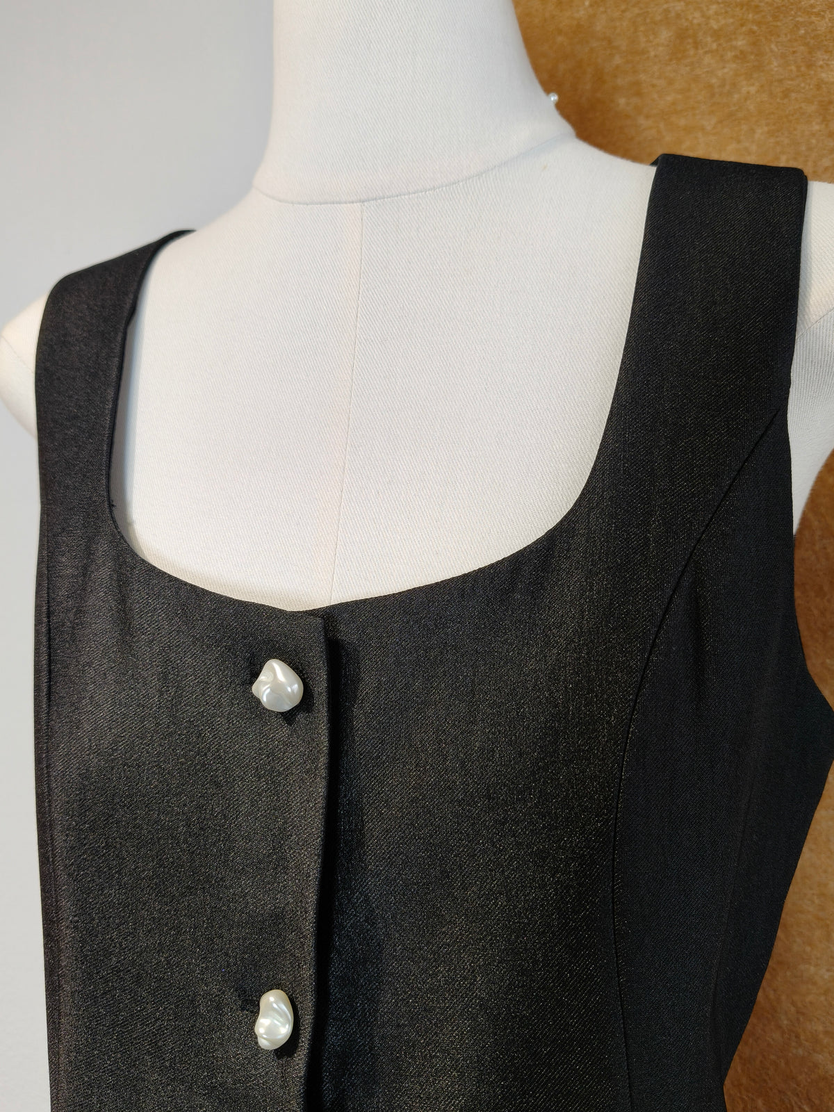 Pearl-Button U-Neck Fitted Vest | Aspen