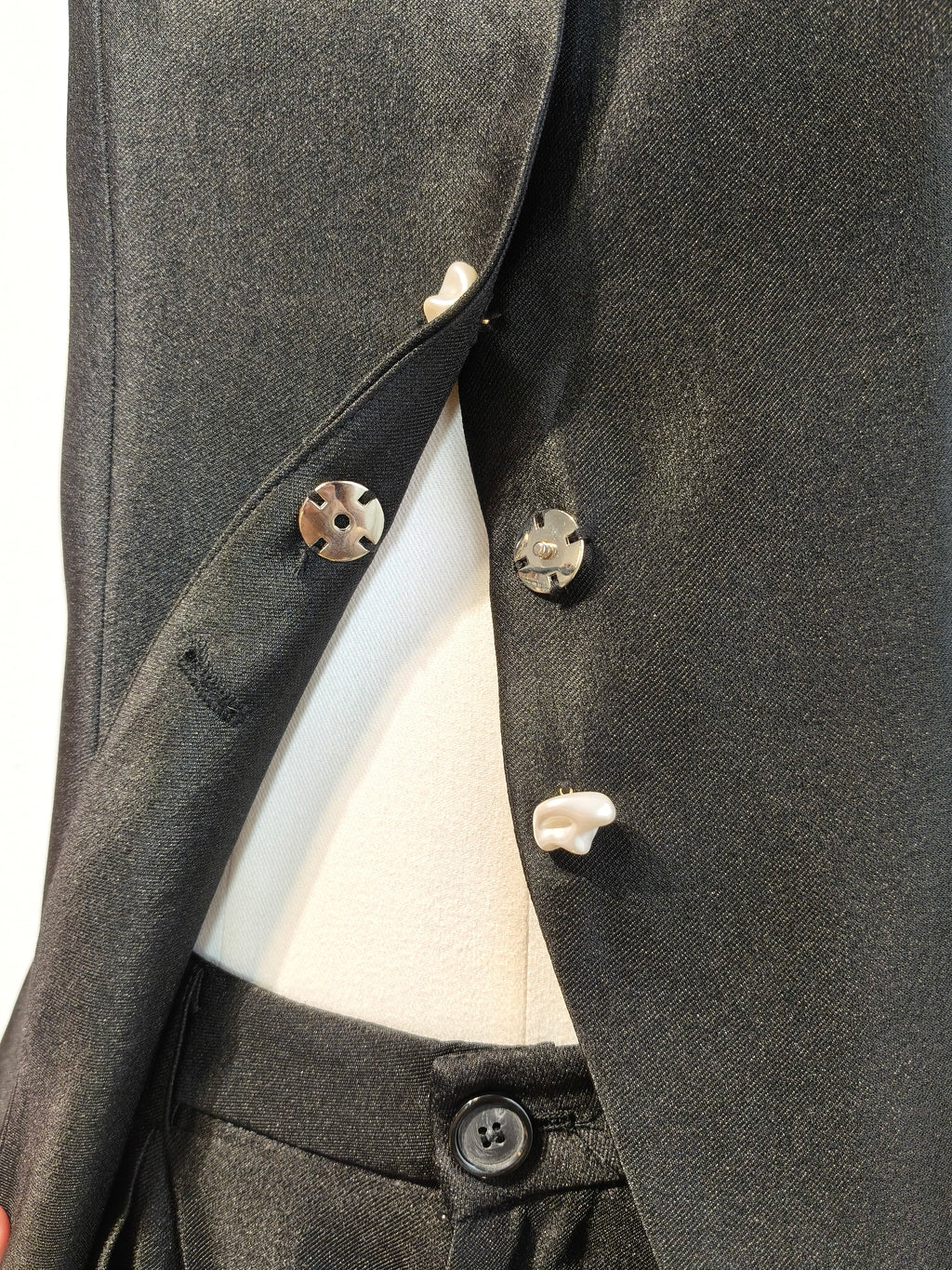 Pearl-Button U-Neck Fitted Vest | Aspen